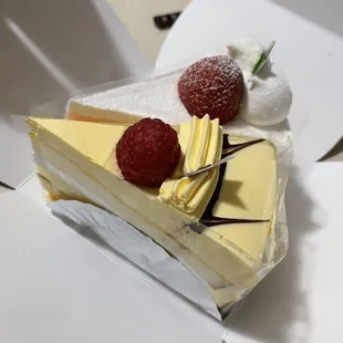 Mango cream (yellow) &amp; strawberry cream (white)