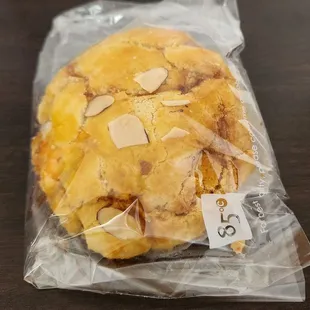 Boroh Cream Danish