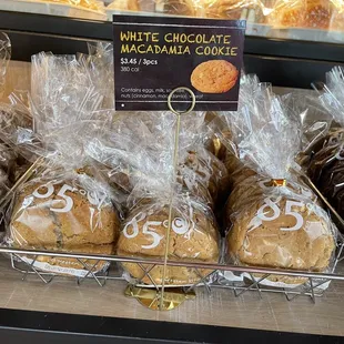 White Chocolate Macadamia Cookies