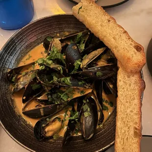 PANANG CURRY MUSSELS
