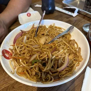 Shanghai Chicken Chow Mein