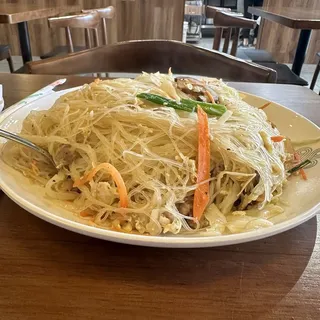 R2.Stir Fried Rice Noodle-