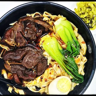 R4.Taiwan Beef Noodle Soup-