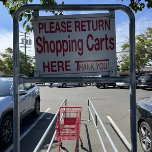 Please return shopping carts here, thank you!