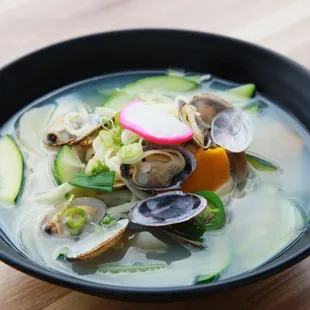Clam noodle soup