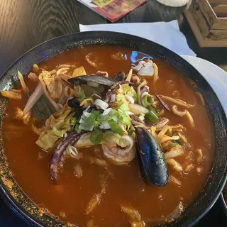SPICY SEAFOOD NOODLE SOUP