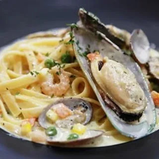 SEAFOOD CREAM PASTA