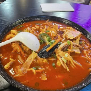 SEAFOOD NOODLE SOUP