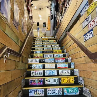 Don't miss the staircase to the 2nd floor shop 要注意看招牌才不會錯過上二樓的樓梯