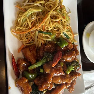 General tso chicken w side of veggie lo mein