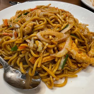 F6. Chicken Lo Mein