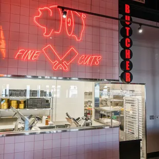 Meat cutting station