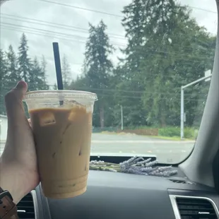 20oz iced maple latte 10/10 quality