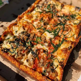 Fun Guy Forno {tomato sauce, sautéed mushrooms, slow-roasted garlic, fresh basil}