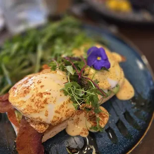 Crispy Chips Eggs Benedict