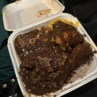 Oxtail &amp; chicken combo Half tray rice and peas