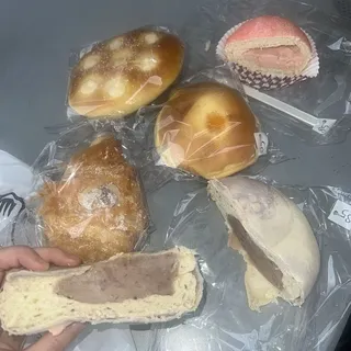 Strawberry Soboro Bun