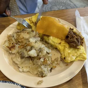 Omelet with home fries