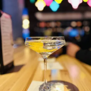 a glass of lemon martini