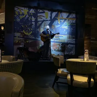 Live Entertainment (Fri-Sat 7:30-10:30)