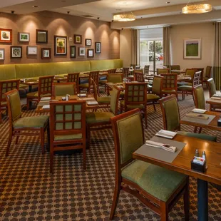 Restaurant seating for Breakfast, Lunch, &amp; Dinner