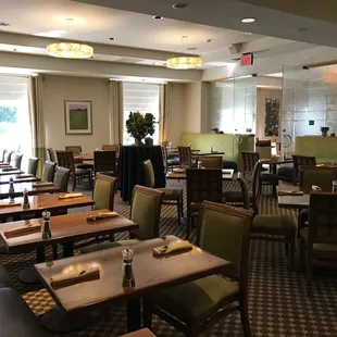 90 Pacifica dining room