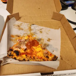 Even down to the last two slices the grease still hits and the cheese was on point the sausage was on point the ham was delicious