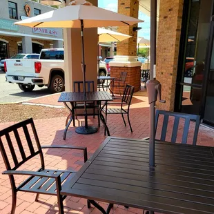 Aug 2021: Exterior Pic 1 of 4-- Canine-friendly