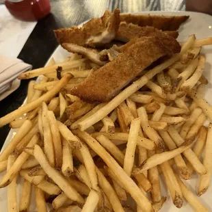 Kids chicken strips &amp; fries
