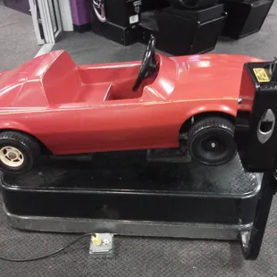 The money taking part of this machine works fine. Isn't the a better way to connect than wires on the floor?