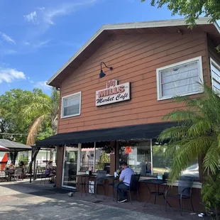 Mills market cafe