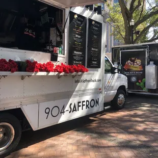 Food truck vibes on a Tuesday afternoon...yes! Please!!!