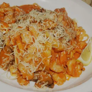 Shrimp with vodka sauce and linguini