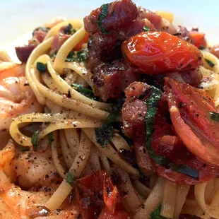 Linguini with shrimp and bacon