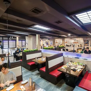 sushi and sashimi, interior