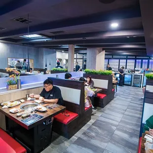 sushi and sashimi, interior