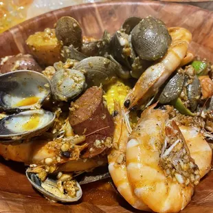 Shrimp, clams, sausage, potatoes, corn - mild cajun mix