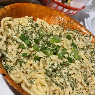 Garlic noodles