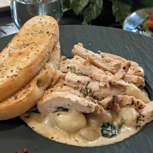 Pasta special: gnocchi with mushrooms, spinach and chicken