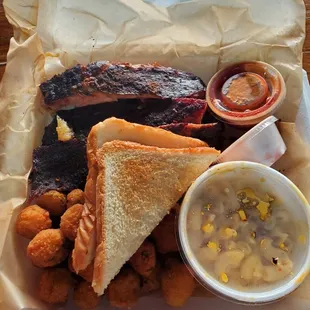 Ribs with bacon Mac and cheese