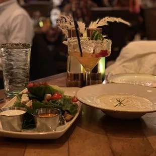 Salad and cauliflower soup