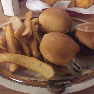 Wide sliders &amp; fries