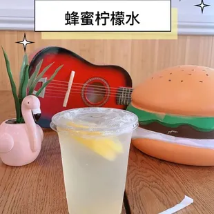 p of lemonade and a hamburger