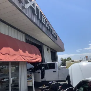 New battery : best service. In and out 4 minutes