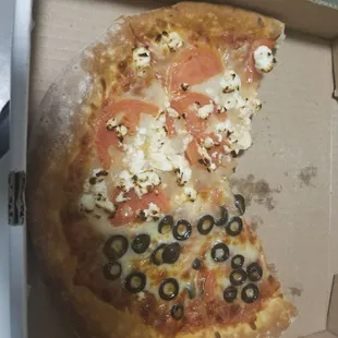 Small pizza. 6 slices but enough for 2 ppl.  Half black olives half feta and tomato