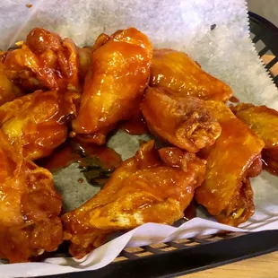 Hot wings, very good!
