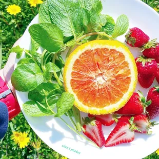 Thanks for the wonderful ingredients AA supermarket, rinse, wash, cut, ready to infuse water. Yassss?!