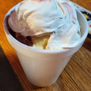 Strawberry sundae