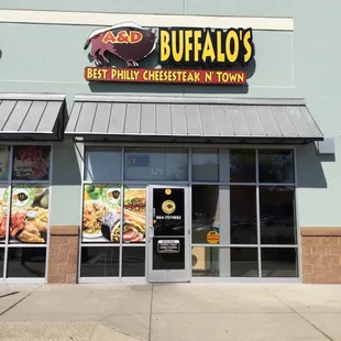 What amazing luck to find out that they have a location closer to my job.  The best garlic parmesan wings anywhere.