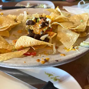 Deluxe nachos with ground beef